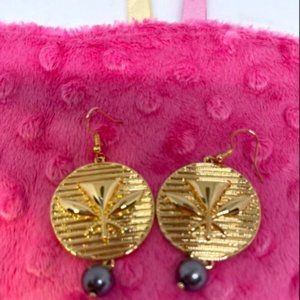 Hamilton Gold Polynesian-Hawaiian Style Earrings with Pearl